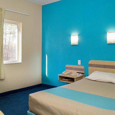 Motel 6-Peterborough, On Екстер'єр фото